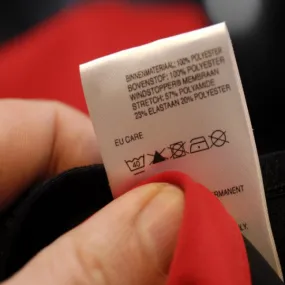 Rollo de cinta de poliamida para etiquetas textiles, composiciones y símbolos de lavado.
